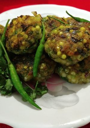 A picture of Sabudana methi vada.