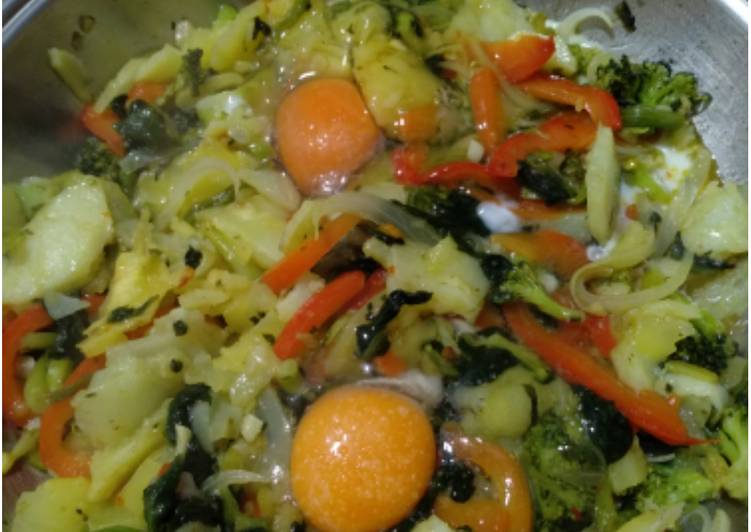 Verduras con patata y huevos
