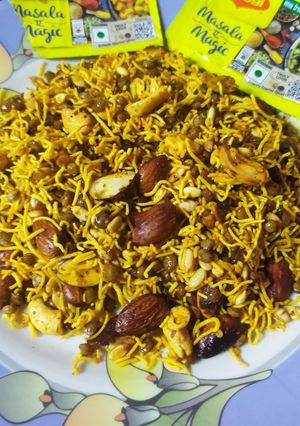 चटपटी ड्राई फ्रूट्स दाल मोठ (Chatpati dry fruits dalmoth recipe in Hindi) रेसिपी मुख्य फोटो