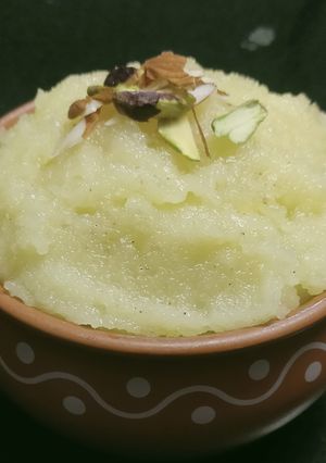 રવા નો શીરો (Rava Sheera Recipe In Gujarati) રેસીપી મુખ્ય ફોટો
