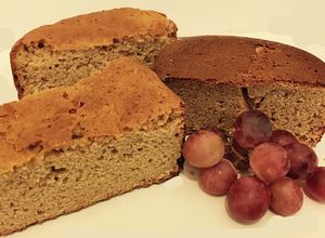 Una foto de Pan de centeno, queso, semillas y marsala