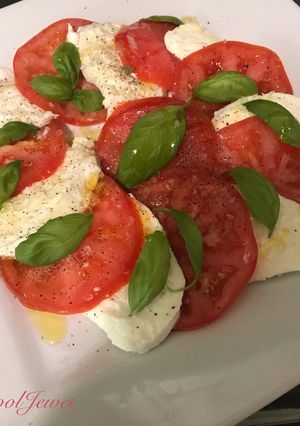 A picture of Caprese Salad.