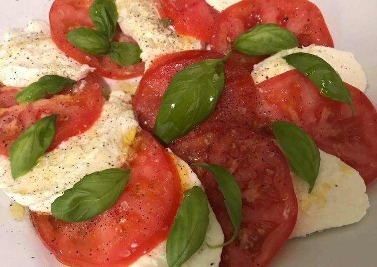 How to Make Homemade Caprese Salad