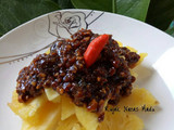 Rujak nanas bumbu kacang