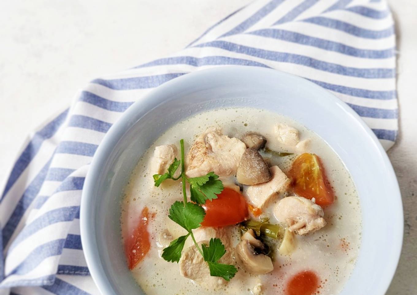 Tom Kha Gai (Sup Ayam Thai)