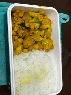 காலிபிளவர் உருளை மசாலா (cauliflower urulai masala recipe in Tamil) செய்முறை முக்கிய புகைப்படம்