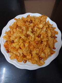 મકાઈના પૌવાનો ચેવડો (Makai Poha Chevdo Recipe In Gujarati) રેસીપી મુખ્ય ફોટો