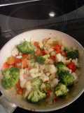 Salteado de verduras con bacalao desmigado