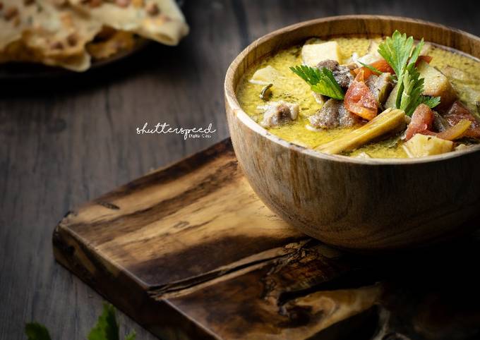 Bagaimana Menyiapkan SOTO BETAWI (Coconut Milk Soup with Beef) yang Menggugah Selera