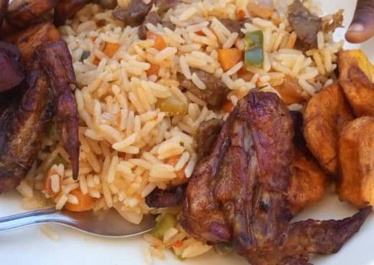 Recipe: Delicious Jollof rice ans fried plantain This is A Recipe That Has Been Tested  From Homemade !!