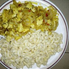 Macroni wid egg sauce A picture of Macroni wid egg sauce.