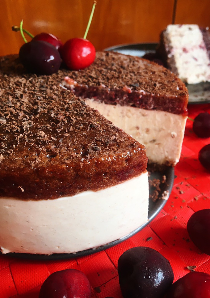 Una foto de Cheesecake de cerezas saludable y sin horno
