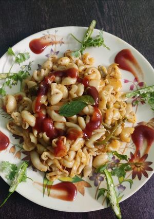 रेड सॉस मैक्रोनी (Red sauce macaroni recipe in hindi) रेसिपी मुख्य फोटो