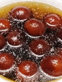 ગુલાબ જામુન (Gulab Jamun Recipe In Gujarati) રેસીપી મુખ્ય ફોટો