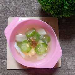 A picture of Sayur oyong telur & baso ikan.