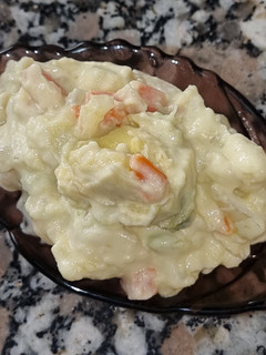 Una foto de Ensaladilla con gambas y aguacates