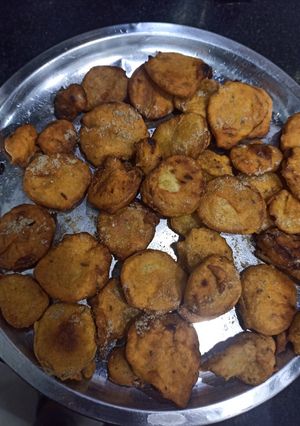 आलू के पकौड़े (aloo ke pakode recipe in Hindi) रेसिपी मुख्य फोटो
