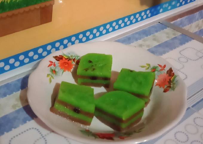 Lapis tepung ketan putih dan tepung beras