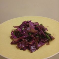 A picture of Simple and delicious red cabbage and green bean stir fry.