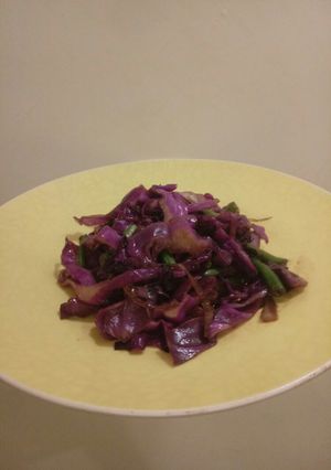 A picture of Simple and delicious red cabbage and green bean stir fry.
