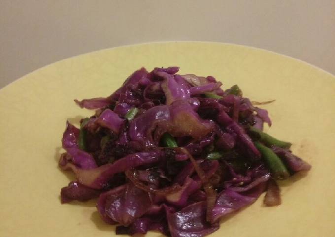Simple and delicious red cabbage and green bean stir fry