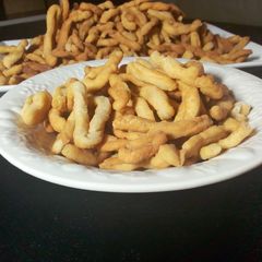 A picture of Crunchy chinchin.