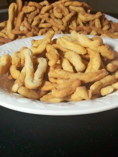 A picture of Crunchy chinchin.