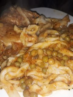 Una foto de Fideos Caseros con Salsa de Pollo