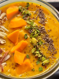 A picture of Mango melon smoothie .