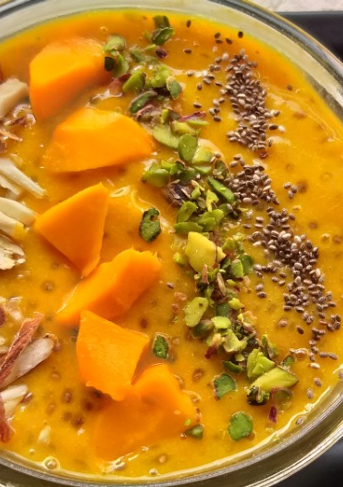 A picture of Mango melon smoothie .