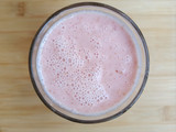 Smoothie: almendras, manzana, frutillas