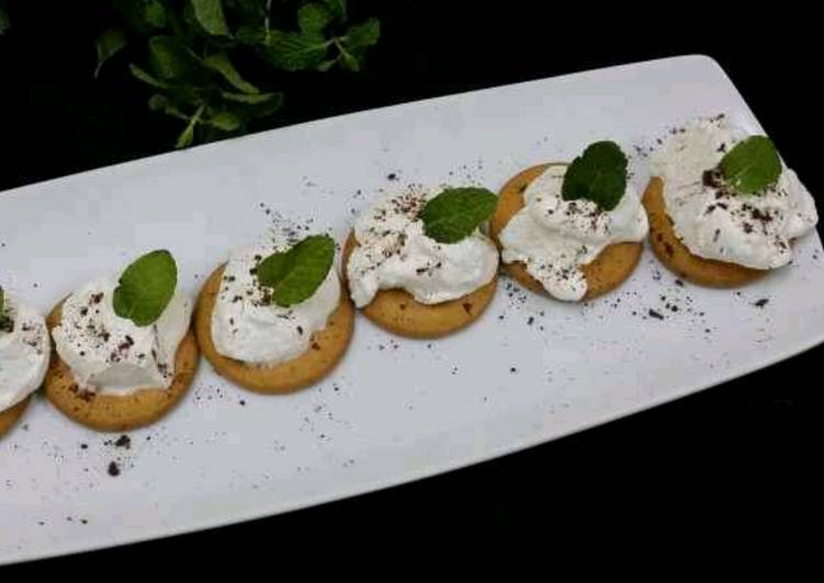 Biscuit Cream Canapes