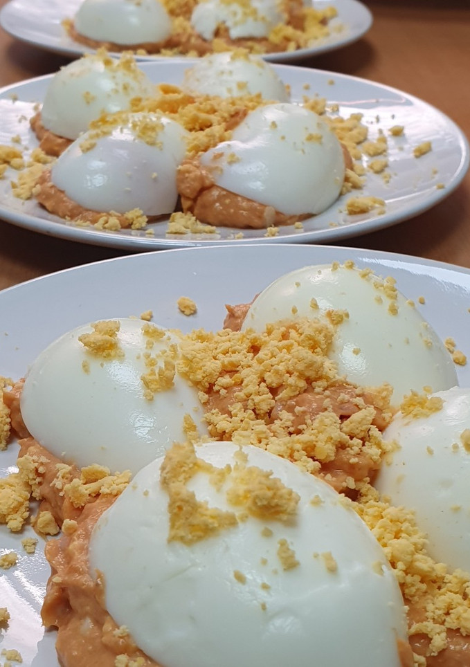 Una foto de Huevos rellenos
