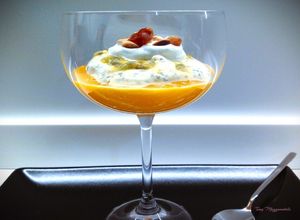 Foto di Mousse di mango e crema di frutto della passione