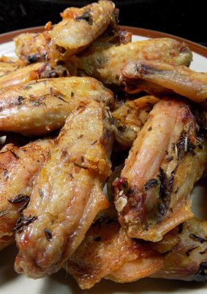 Una foto de Alitas con estragón al horno