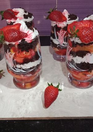 صورة لوصفة تحلية الكؤوس بالفريز 🍓 ولا اروع من أيادي جزائرية