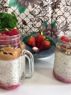 A picture of Peanut butter and jelly Overnight oats.
