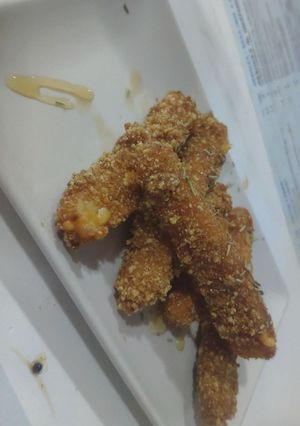 Una foto de Palitos de queso rebozados con miel de romero