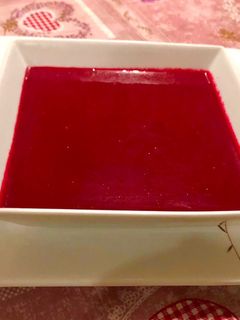 Una foto de Crema vegana de betarraga
