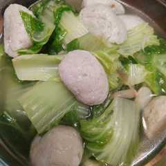A picture of Sup Bakso Ikan Sawi Putih.