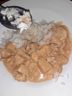Una foto de Strogonoff de pollo