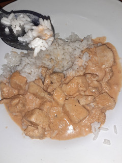 Una foto de Strogonoff de pollo
