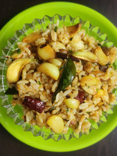 பூண்டு மசாலா சாதம் (Garlic masala rice recipe in tamil) செய்முறை முக்கிய புகைப்படம்