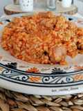 Arroz con verduras y salchichas