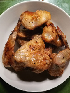Una foto de Alitas crujientes al ras el hanout 🐓