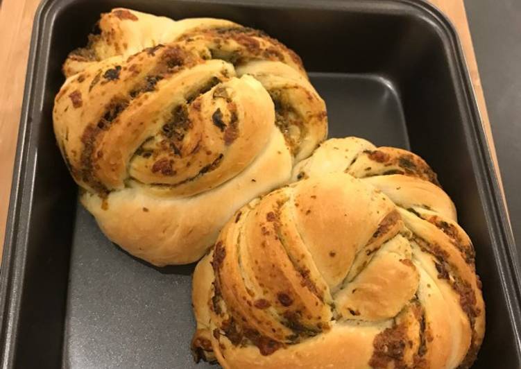 Pesto Bread Pesto Bread