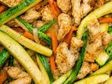 Salteado de pollo y verduras al wok 🍗🧅🥕🧄