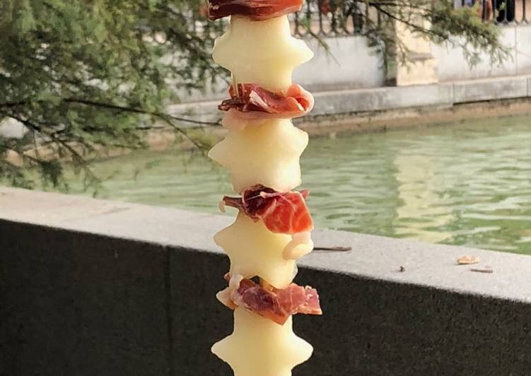 Brochetas de melón amarillo y jamón ibérico