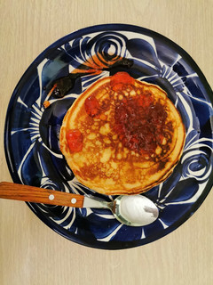 Una foto de Hotcakes cremosos con yogurt