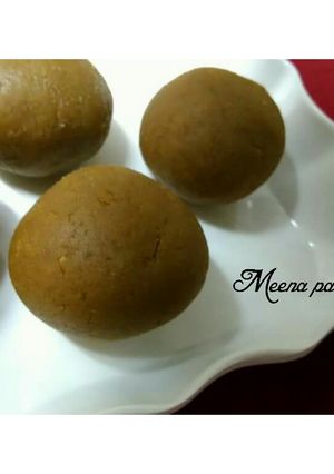 A picture of Rice kasaar/laddu.